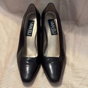 Van Eli Size 7 Brown Pumps